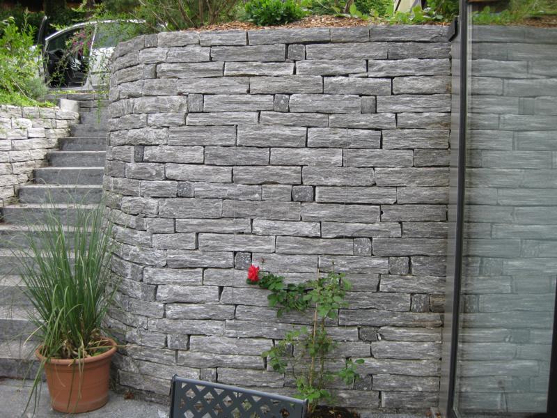 Natursteinmauer